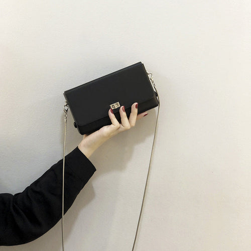 Damen Clutch mit elegantem Klappenverschluss und innovativem Design