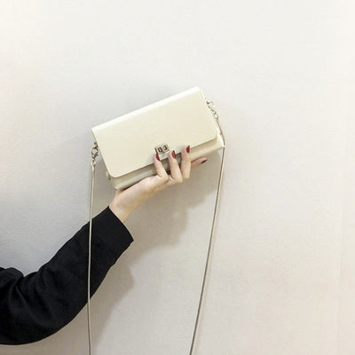 Damen Clutch mit elegantem Klappenverschluss und innovativem Design