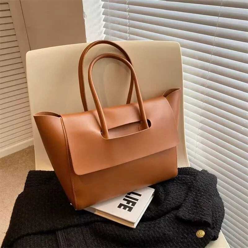 Handtas für Frauen - Geräumige Tragetasche im klassischen Design aus hochwertigem Material