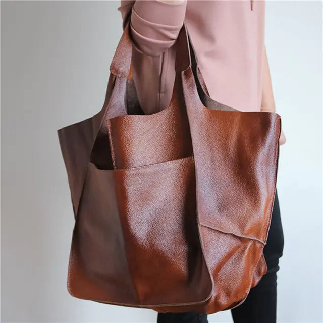Essential Versatility von Clare - Urban Leder Tote Bag