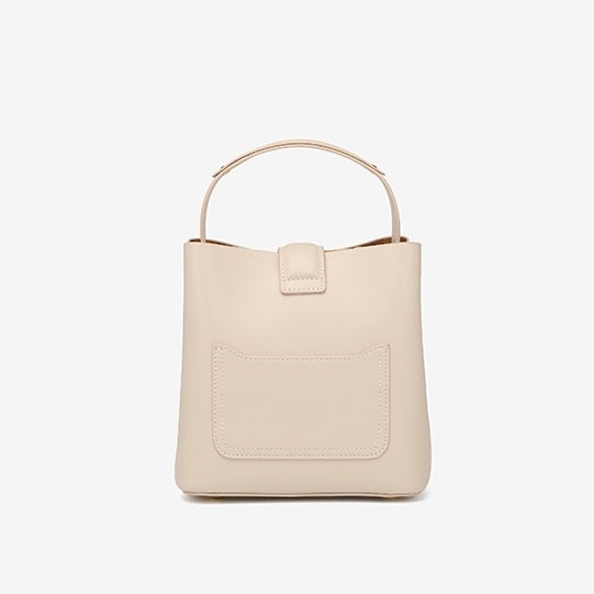 Bucket-Bag mit goldenen D-Ringen und Crossbody-Gurt