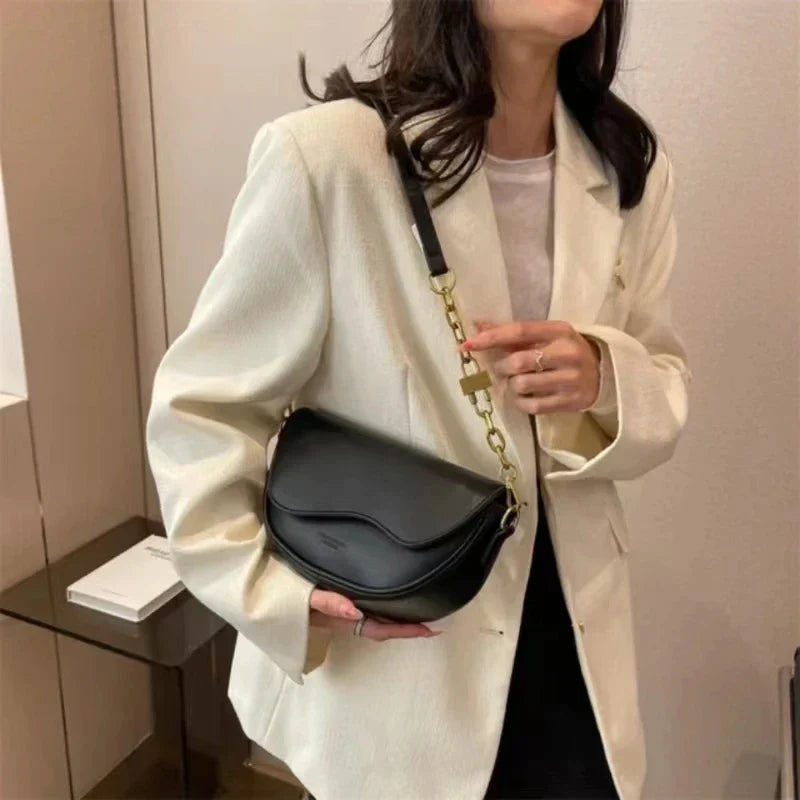 Damen Schultertasche aus PU-Leder mit breitem Tragegurt