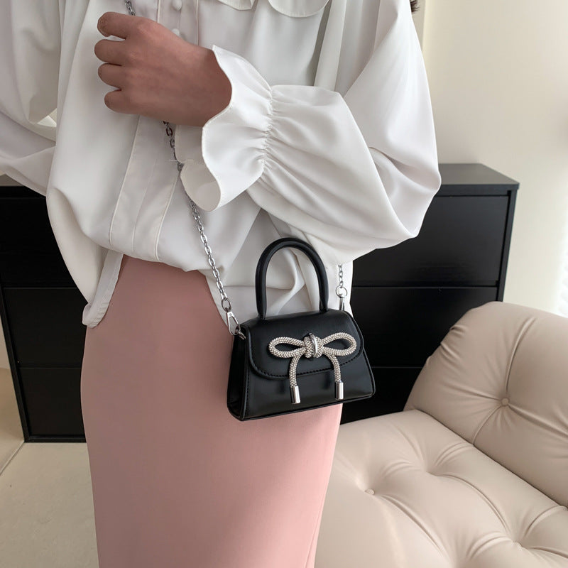 Damen Mini-Handtasche mit elegantem Kettenverschluss