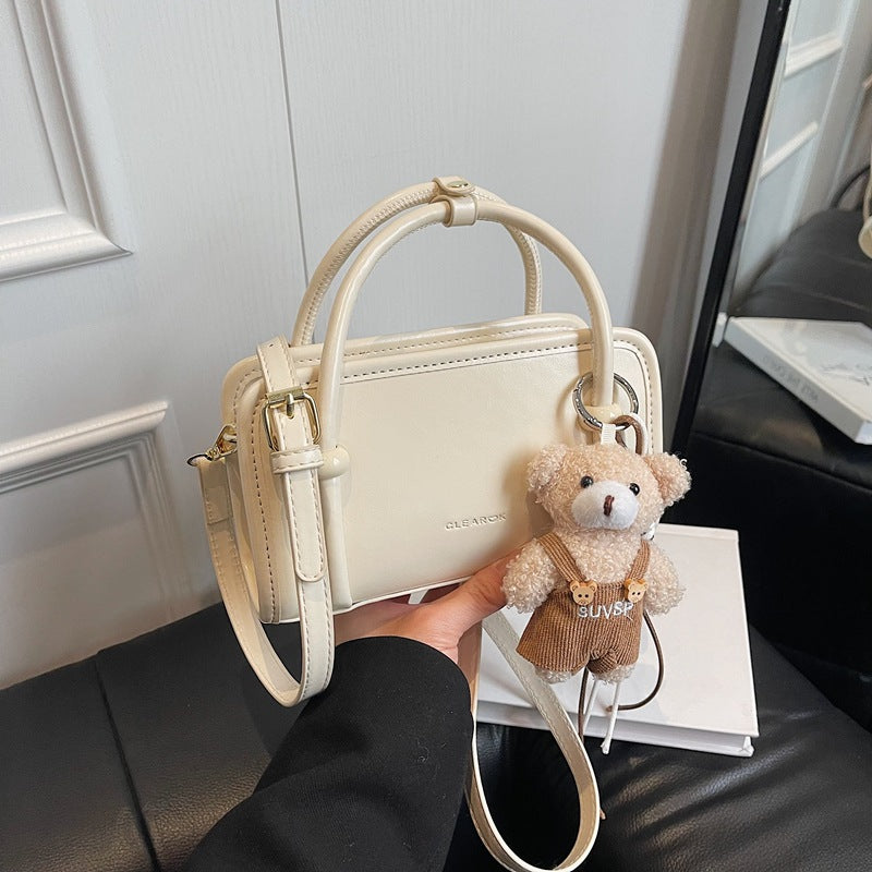 Damen Mini-Handtasche mit süßem Bärenanhänger