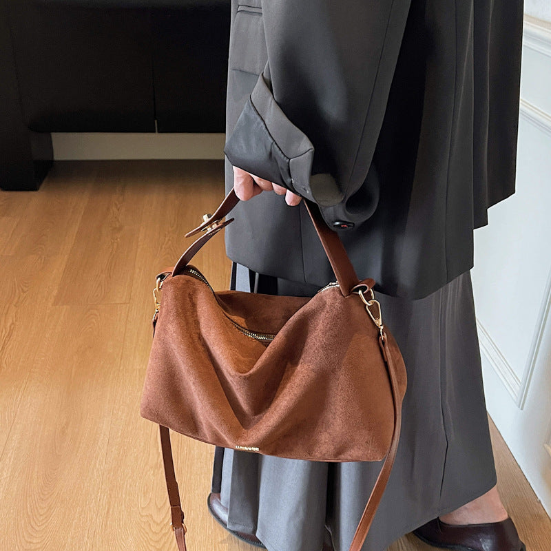 Damen praktische Schultertasche aus weichem Wildleder