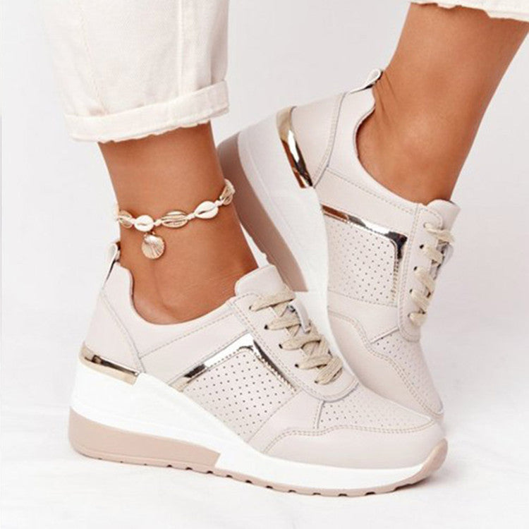Damen atmungsaktive Sneakers mit perforierten Details und bequemer Einlegesohle
