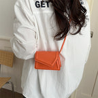 Damen Mini-Handtasche mit eleganter Verschlussmechanik
