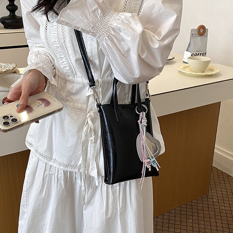 Damen Mini-Handtasche mit elegantem Anhänger