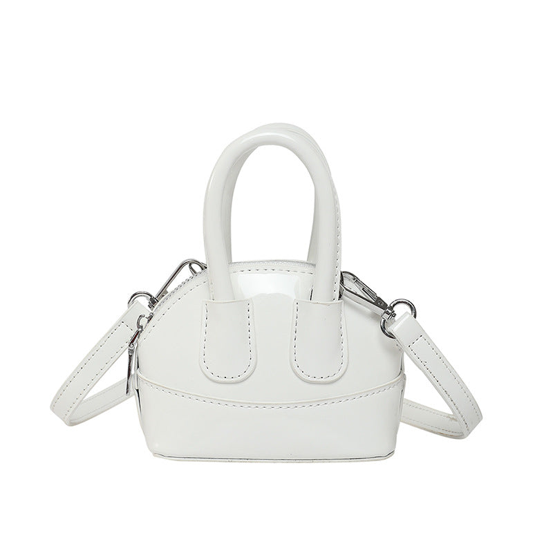 Damen Mini-Handtasche mit eleganter glänzender Oberfläche und abnehmbarem Schultergurt
