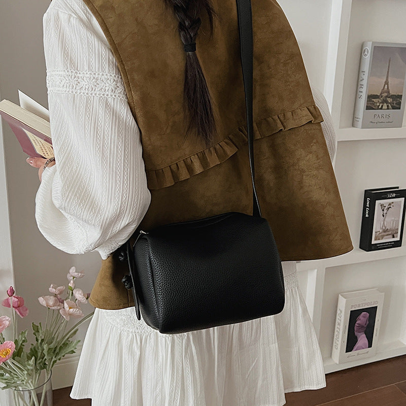 Damen Schultertasche im modernen Design mit strukturierter Oberfläche