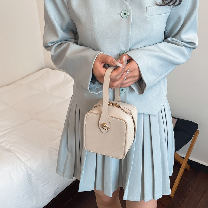 Damen Mini-Handtasche mit abnehmbarem Schulterriemen und elegantem Klappenverschluss