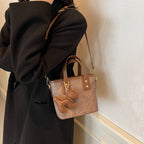 Damen-Mini-Tasche aus hochwertigem Material mit abnehmbarem witzigen Anhänger