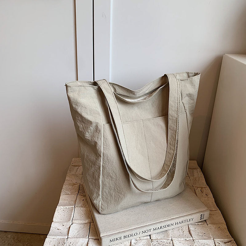 Damen Umhängetasche mit geräumigem Design und praktischen Innenfächern