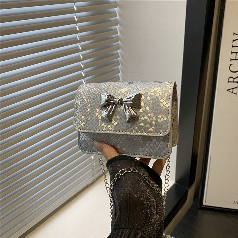 Damen Clutch mit verspielt gestaltetem Bow-Design