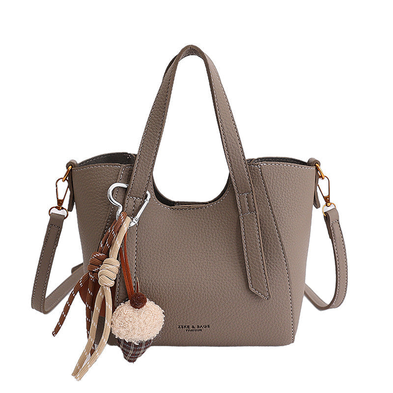Damen Mini-Handtasche in elegantem Design mit charmantem Anhänger