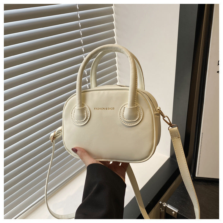 Modische Damenhandtasche mit eleganten Zuggriffen und abnehmbarem Schultergurt