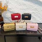 Damen Mini-Handtasche mit gestepptem Design und goldenem Verschluss