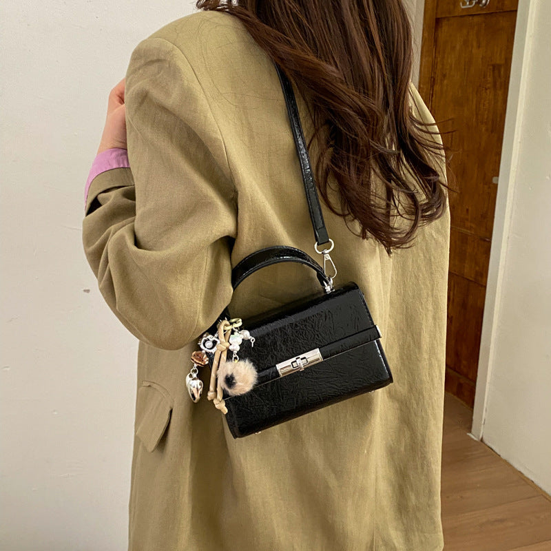 Damen Mini-Umhängetasche mit verspieltem Charme