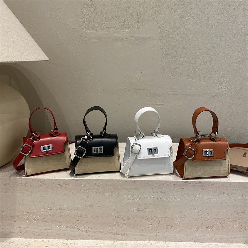 Damen Mini-Handtasche mit luxuriösem Lederlook und praktischen Traggriffen