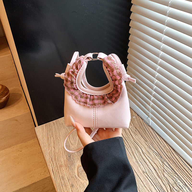Damen Mini-Handtasche mit trendigem Rüschendesign