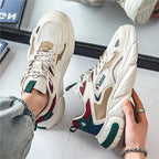 Moderne klobige Sneakers für Frauen mit atmungsaktiver Oberflächenstruktur