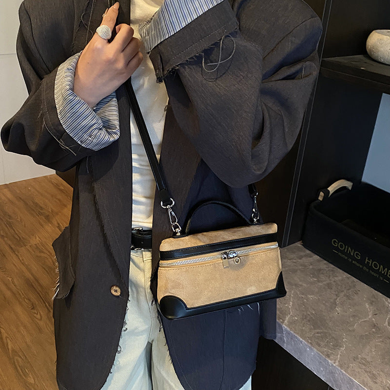 Damen Schultertasche aus weichem Wildleder mit praktischen Fächern
