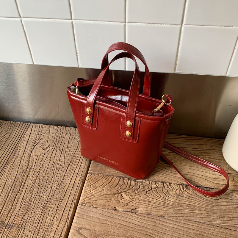 Damen Mini Tasche mit eleganter Struktur und praktischem Tragegriff