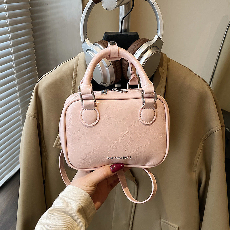 Damen Mini-Handtasche mit süßem Anhänger