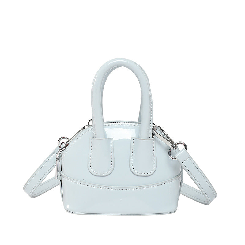 Damen Mini-Handtasche mit eleganter glänzender Oberfläche und abnehmbarem Schultergurt