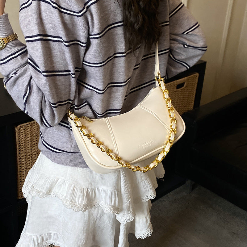 Damentasche mit elegantem Kettenakzent