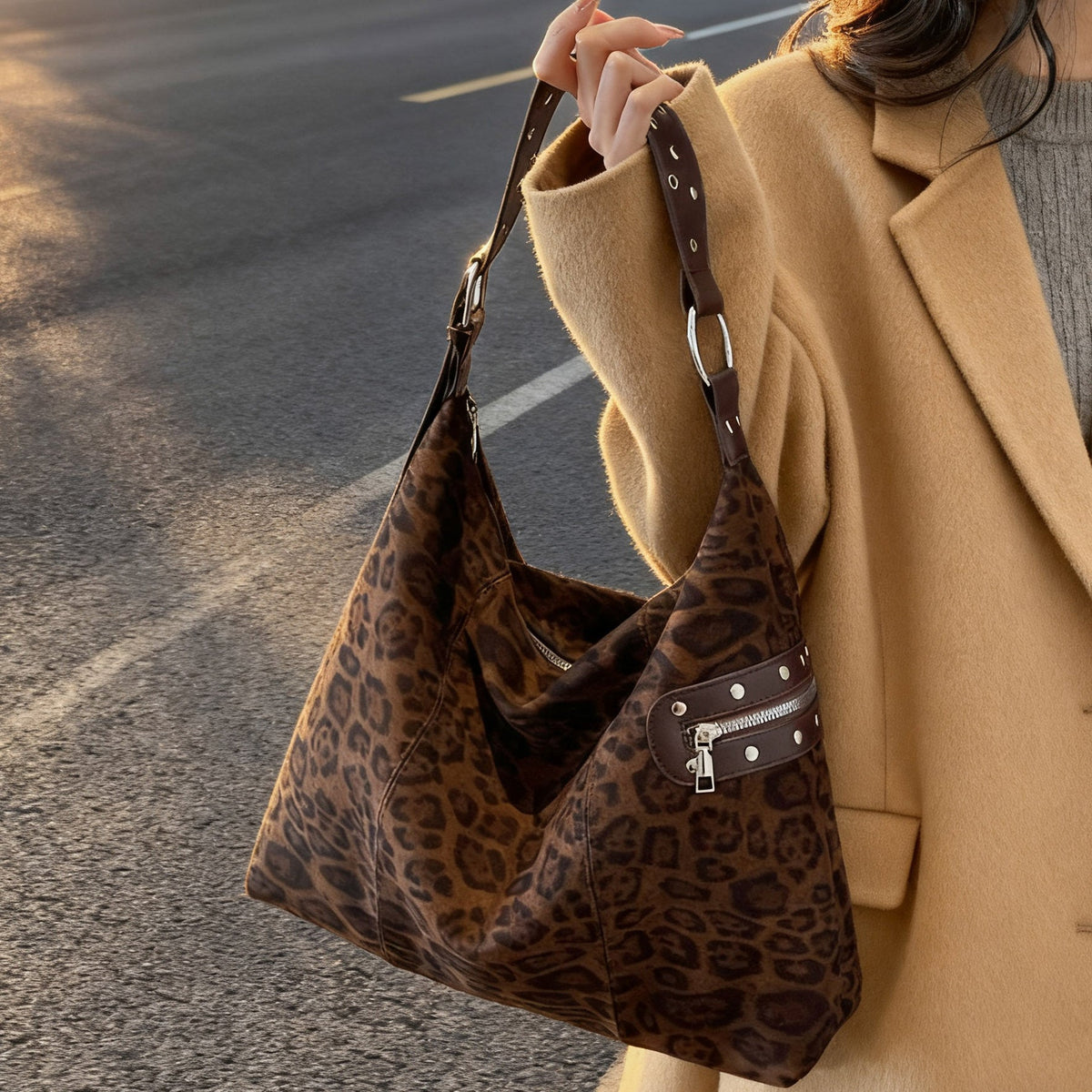 Damen Schultertasche im lässigen Tierdruck-Stil