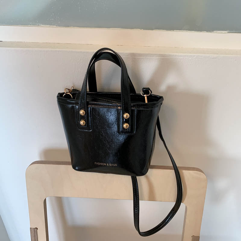 Damen Mini-Handtasche mit elegantem Kettenverschluss