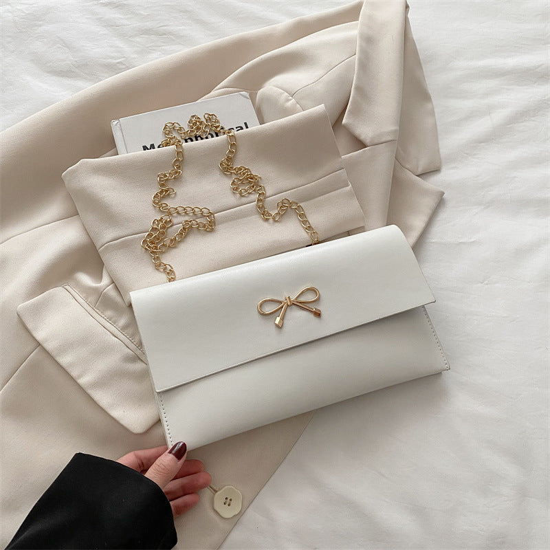 Damen elegante Clutch im minimalistischen Design mit goldenen Akzenten