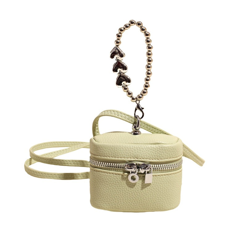 Damen Mini Schultertasche mit dekorativem Herzanhänger