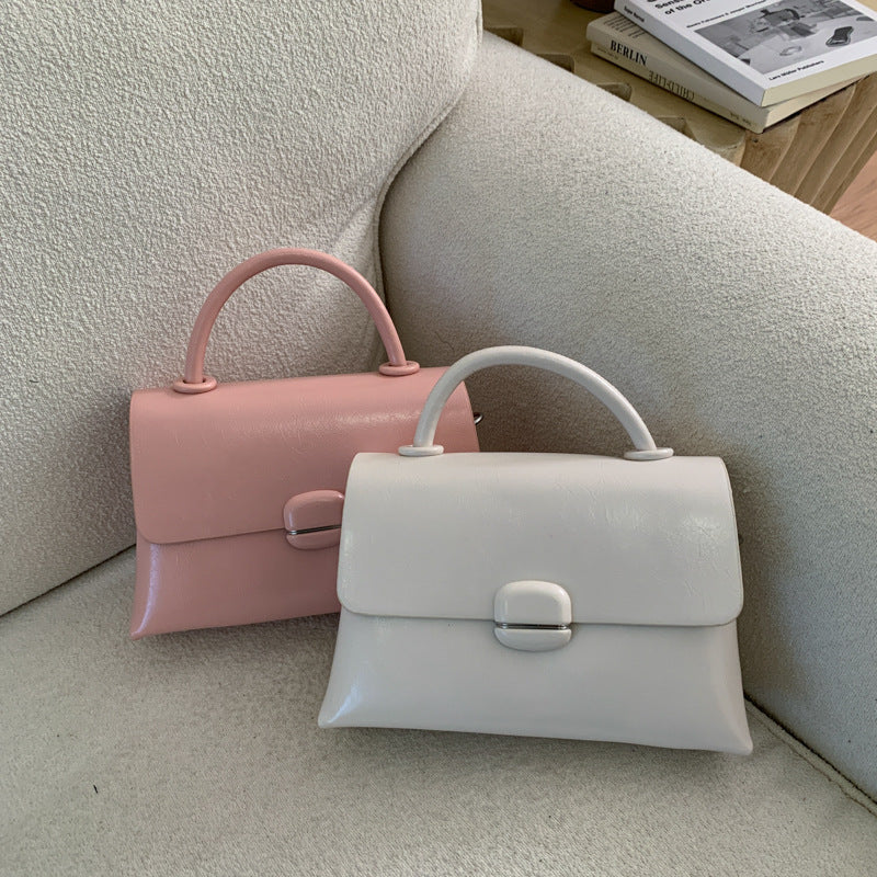 Damentasche mit strukturiertem Design und eleganter Verschluss