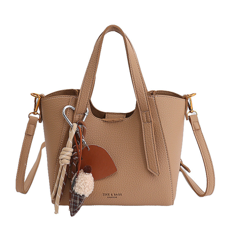 Damen Mini-Handtasche in elegantem Design mit charmantem Anhänger