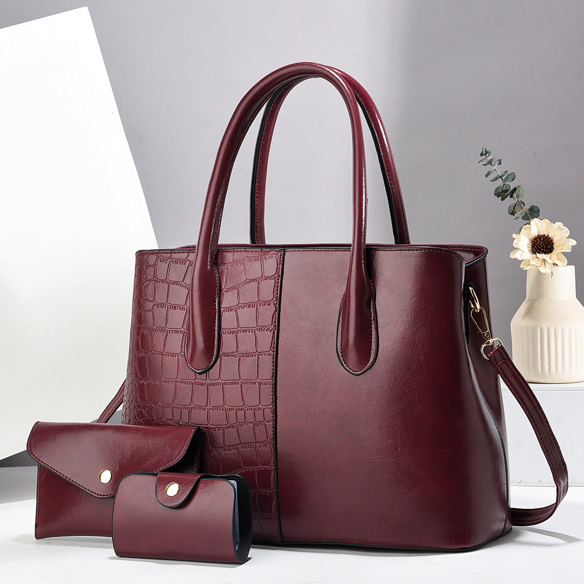 Damentasche mit abnehmbaren Accessoires