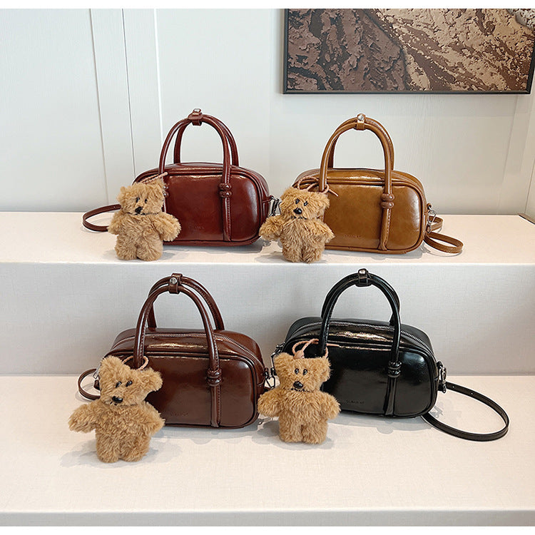 Damen Mini-Handtasche mit charmantem Bärenanhänger
