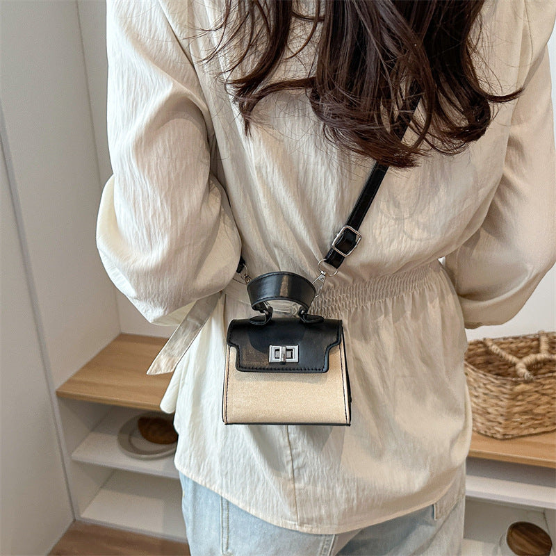 Damen Mini-Handtasche mit luxuriösem Lederlook und praktischen Traggriffen