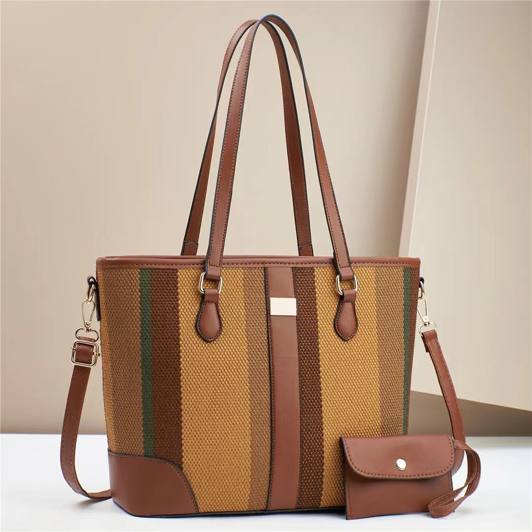 Damentasche mit strukturiertem Außenmaterial und abnehmbarer Mini-Clutch
