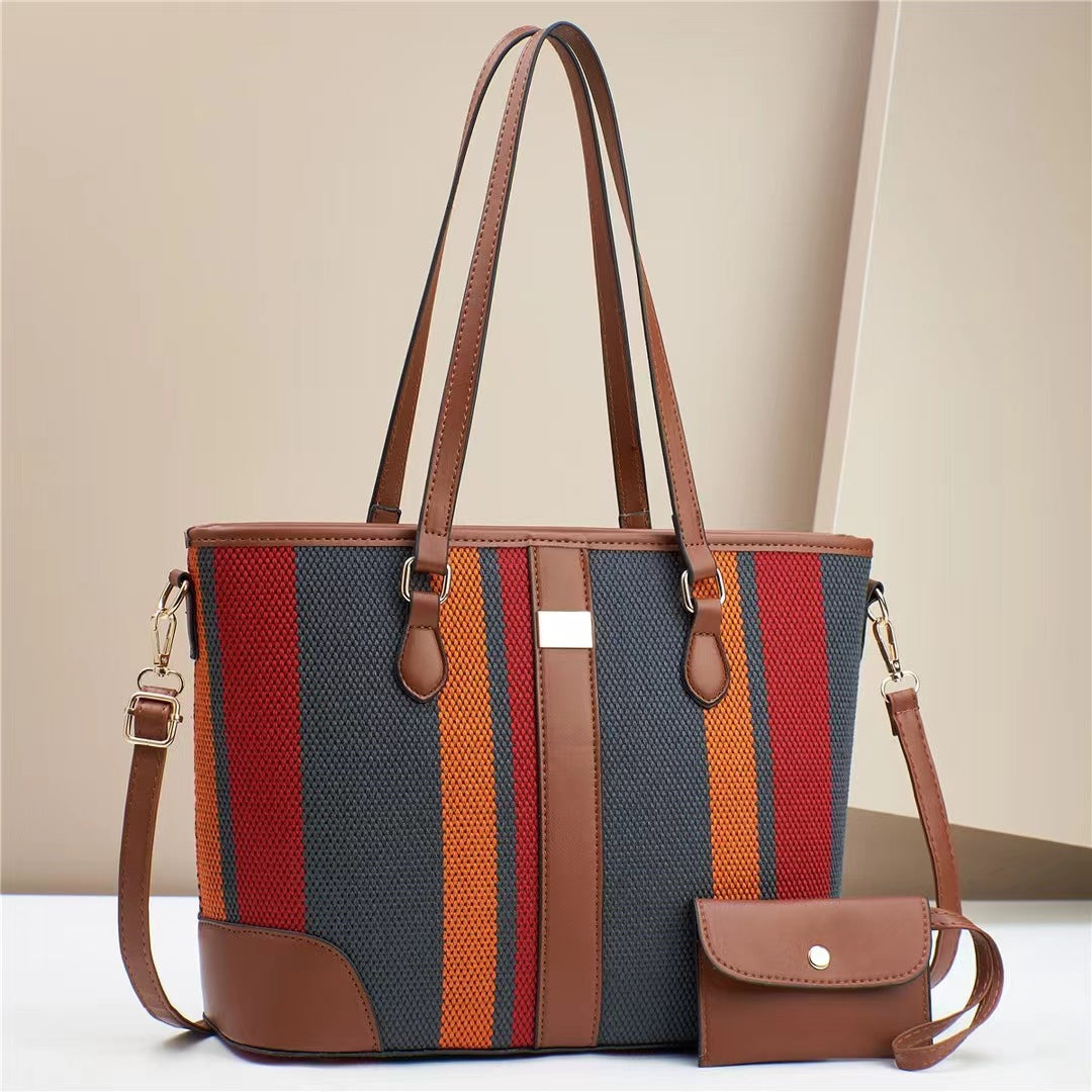 Damentasche mit strukturiertem Außenmaterial und abnehmbarer Mini-Clutch
