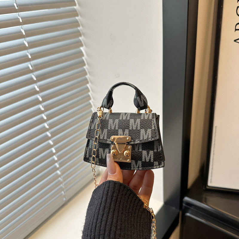 Damen Mini-Handtasche mit dekorativem Kettenriemen