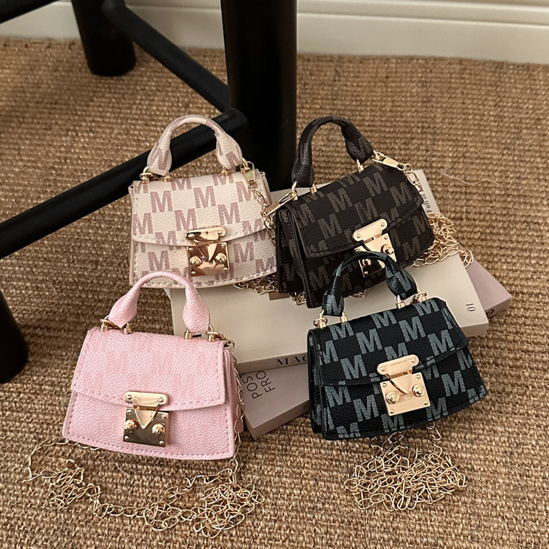 Damen Mini-Handtasche mit dekorativem Kettenriemen