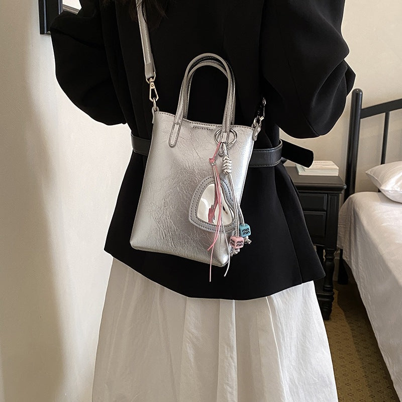 Damen Mini-Handtasche mit elegantem Anhänger