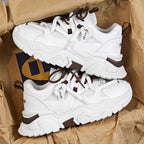 Dicke Sportschuhe für Frauen mit innovativen Details