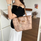Damentasche mit stylischem Design, strukturiertem Muster und eleganten Details