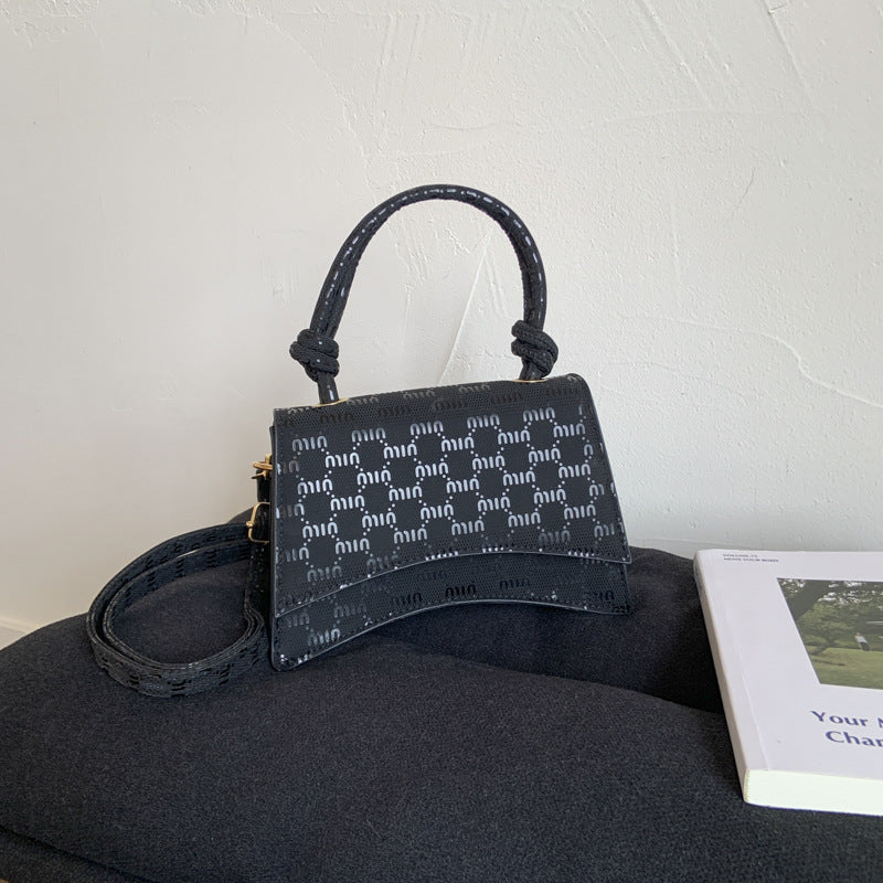 Damen Mini-Handtasche mit anspruchsvollem Logodesign