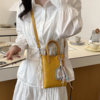 Damen Mini-Handtasche mit elegantem Anhänger