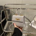 Damen Mini-Tasche mit elegantem Krokodil-Look und goldenen Akzenten