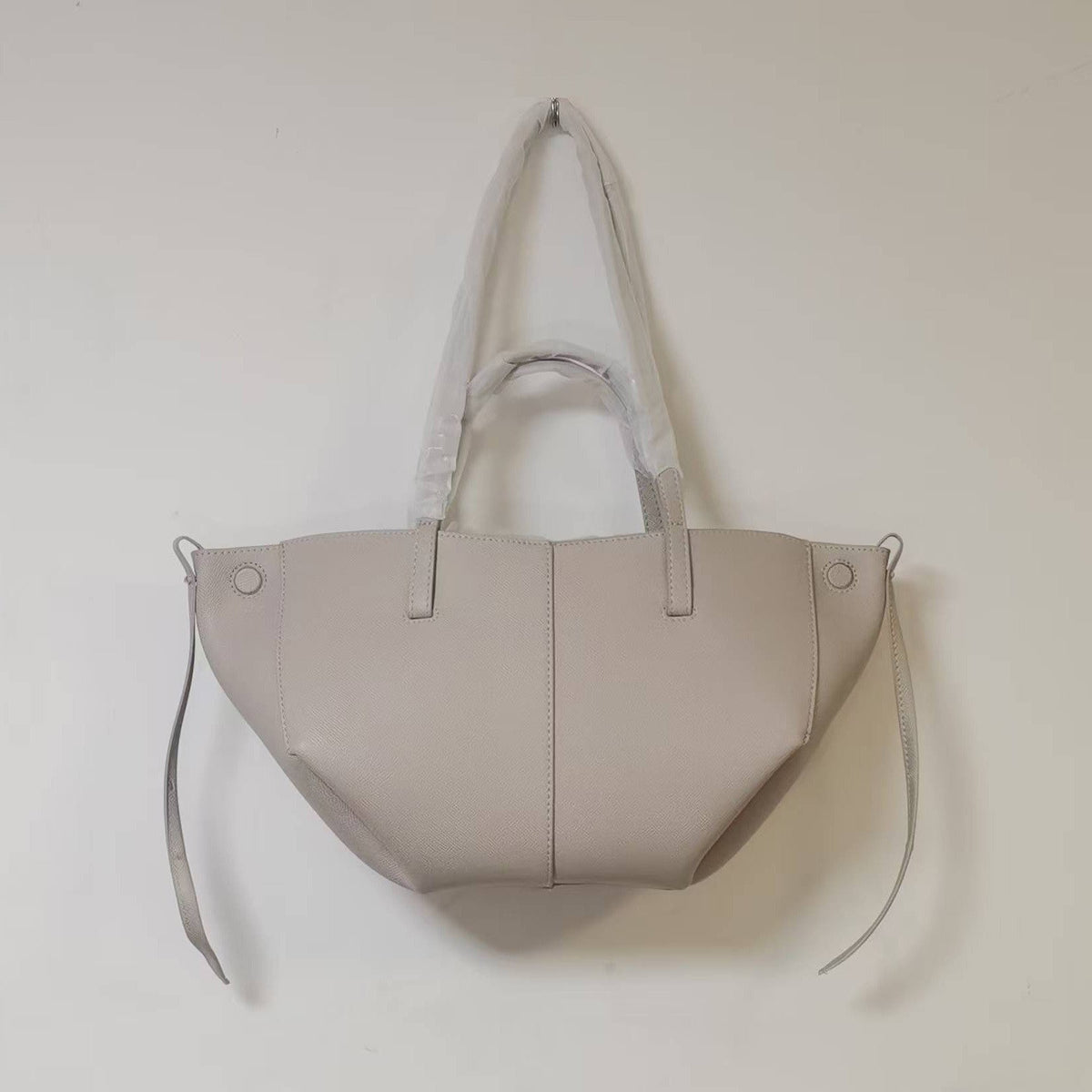 Damentasche mit praktischer Innentasche und abnehmbarer Brieftasche
